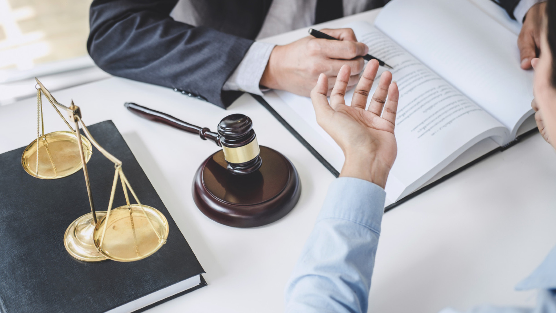 Avocat et honoraires : pourquoi la transparence est essentielle pour une bonne collaboration ?